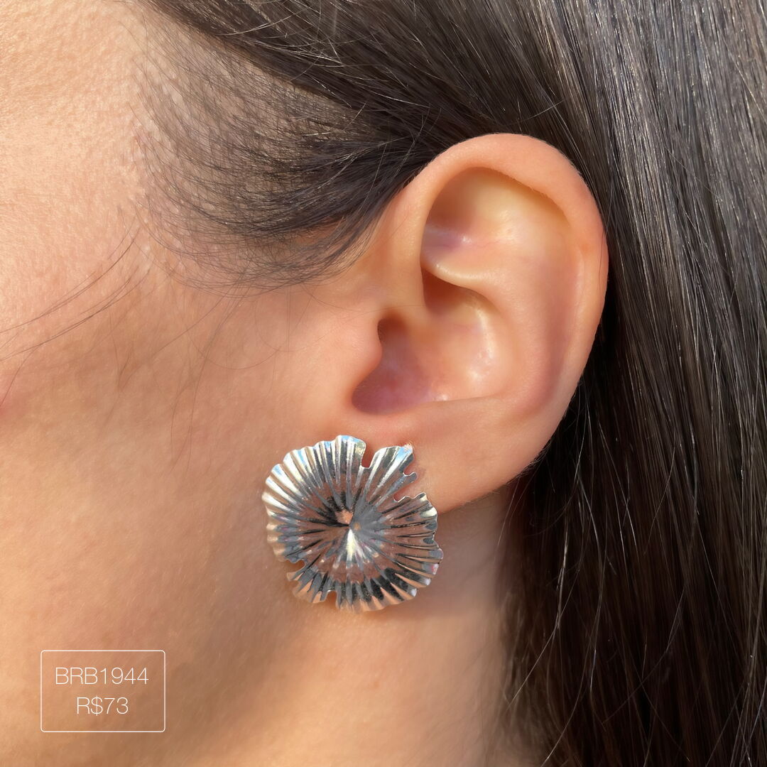 Brinco de Folha Redonda Lisa Prateado